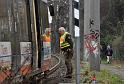 Kind unter Strassenbahn Koeln Porz Steinstr 11